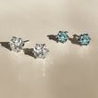 NÁUŠNICE Z BÍLÉHO 14K ZLATA S MODRÝMI DIAMANTY - DIAMANTOVÉ NÁUŠNICE PECKY - NÁUŠNICE