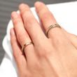 Minimalistický zlatý prsten s rubínem