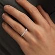 HERRENRING MIT GRAVUR AUS GLÄNZENDEM WEISSGOLD - TRAURINGE FÜR HERREN - TRAURINGE