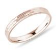 PÁNSKÝ PRSTEN S RYTÝM POVRCHEM V RŮŽOVÉM ZLATĚ - PÁNSKÉ SNUBNÍ PRSTENY - SNUBNÍ PRSTENY