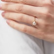 Prsten ze žlutého zlata s bílou perlou