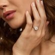 LUXUSNÍ DIAMANTOVÝ PRSTEN HALO ZE ŽLUTÉHO 14K ZLATA - ZÁSNUBNÍ PRSTENY S LAB GROWN DIAMANTY - ZÁSNUBNÍ PRSTENY