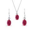 COLLIER ET BOUCLES D'OREILLES EN OR BLANC, RUBIS, DIAMANTS - ENSEMBLES DE BIJOUX EN GEMMES - BIJOUX