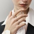 DAMSKA OBRĄCZKA Z BIAŁEGO ZŁOTA Z DIAMENTAMI NA BOKU - DAMSKIE OBRĄCZKI - OBRĄCZKI