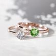 BAGUE EN OR ROSE AVEC DIAMANT VERT - BAGUES DE FIANÇAILLES AVEC DIAMANTS DE COULEUR - BAGUES DE FIANÇAILLES