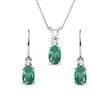 BOUCLES D'OREILLES ET COLLIER OR BLANC, ÉMERAUDES, DIAMANTS - ENSEMBLES DE BIJOUX EN GEMMES - BIJOUX