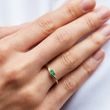 Zlatý prsten s diamantem a oválným smaragdem