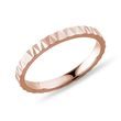 DAMENRING MIT FACETTIERTEM MUSTER AUS ROSÉGOLD - RINGE ROSÉGOLD - RINGE