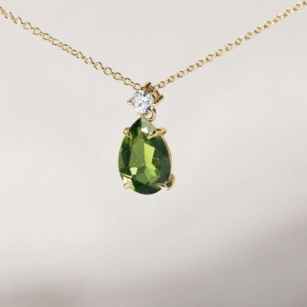 Moldavite: the mysterious Czech gemstone | KLENOTA