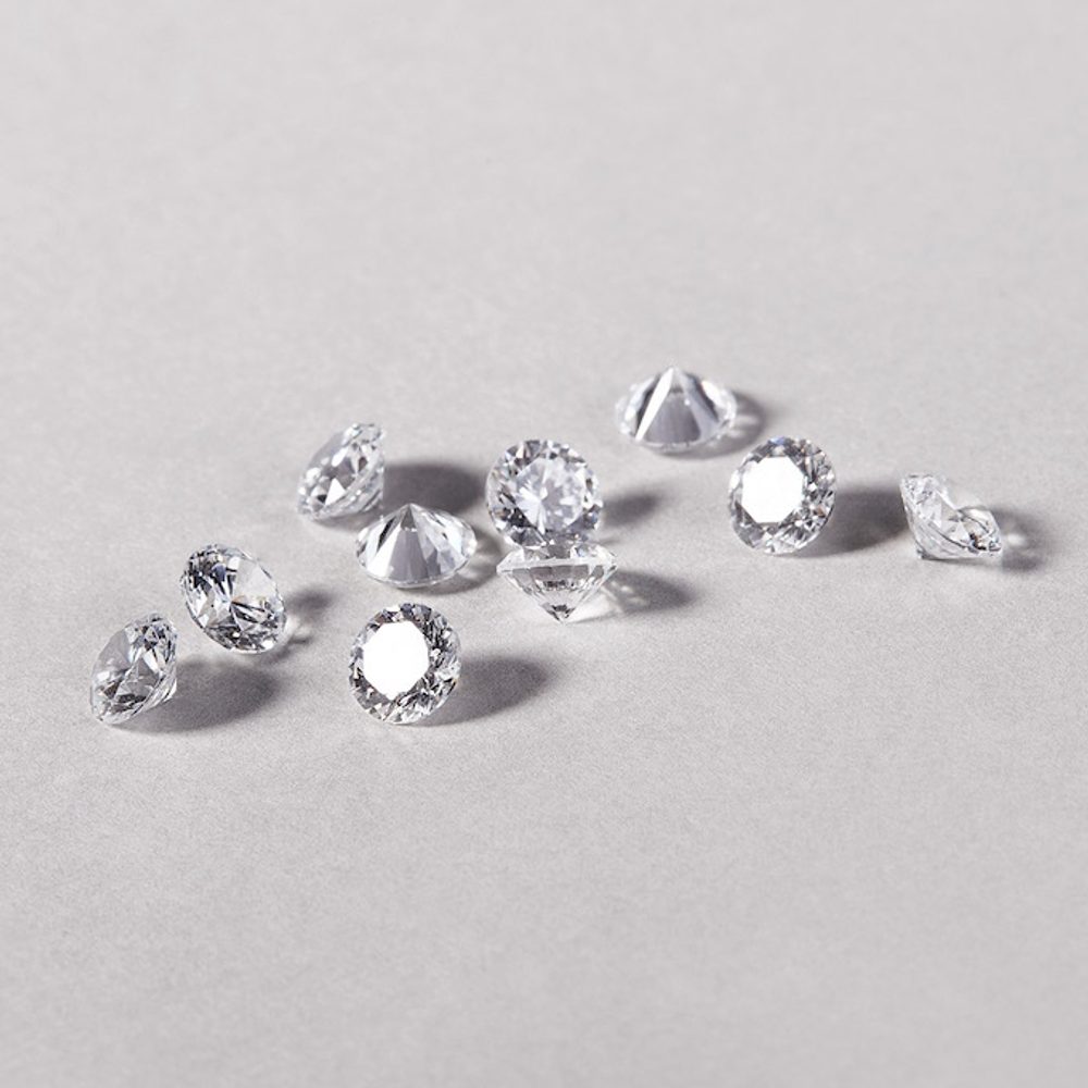 What is the difference between zircon and cubic zirconia?