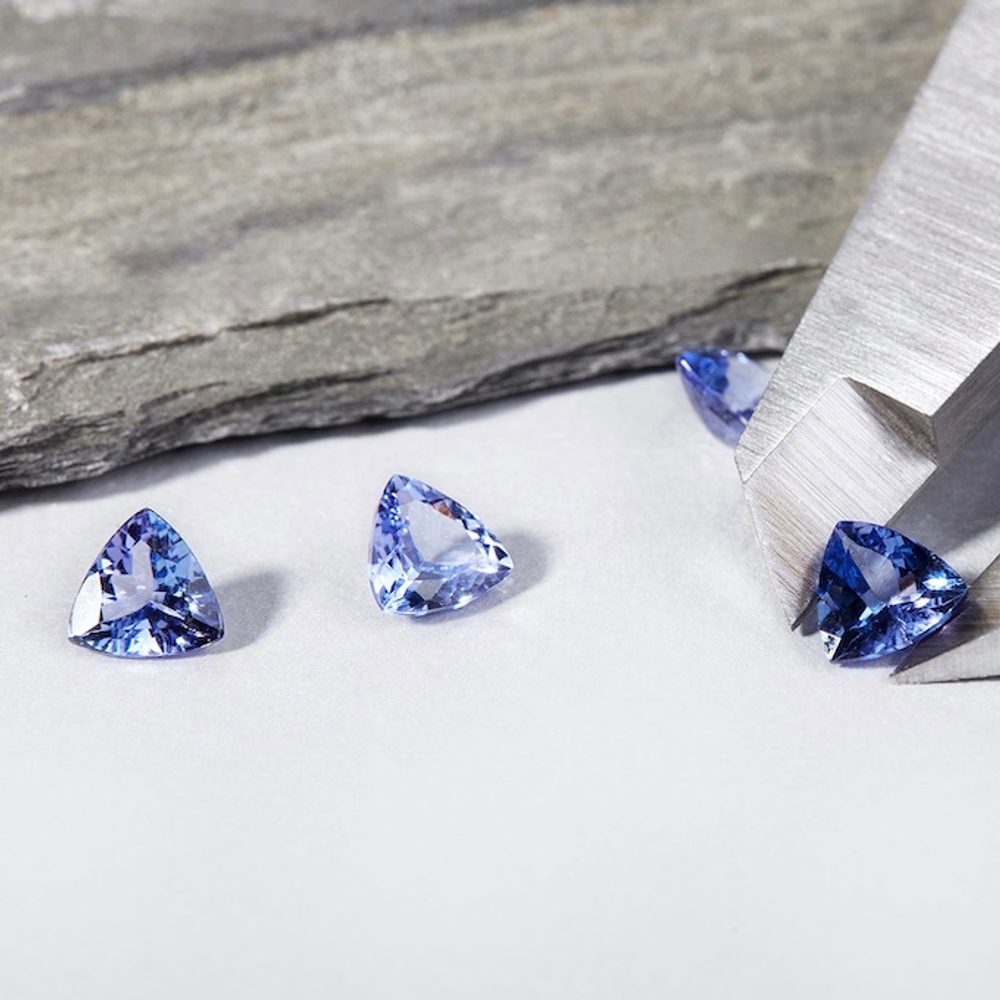Five Wonderful Occasions When to Give Tanzanite Rings as Gifts