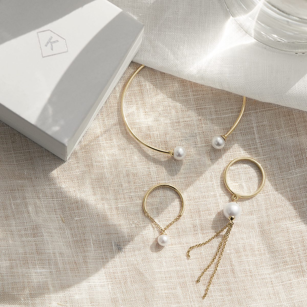 Snubní prsten ve žlutém zlatě s diamanty KLENOTA