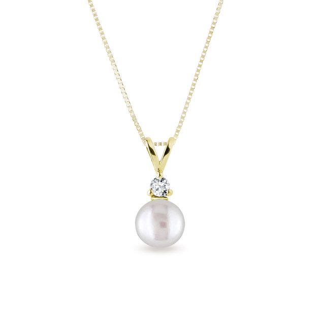 Freshwater pearl and diamond pendant in 
