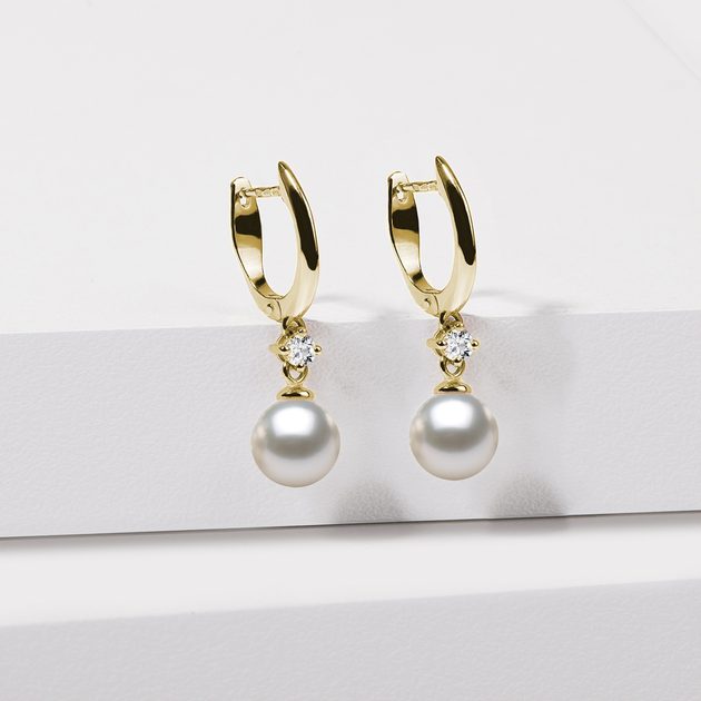 Zlaté náušnice s Akoya perlou a diamanty | KLENOTA