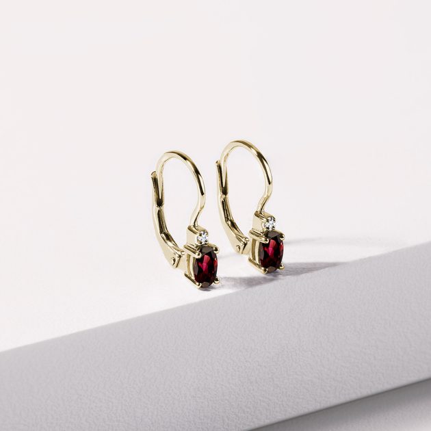 9ct Gold Garnet Solitaire Earrings - 3mm - G0271 | F.Hinds Jewellers