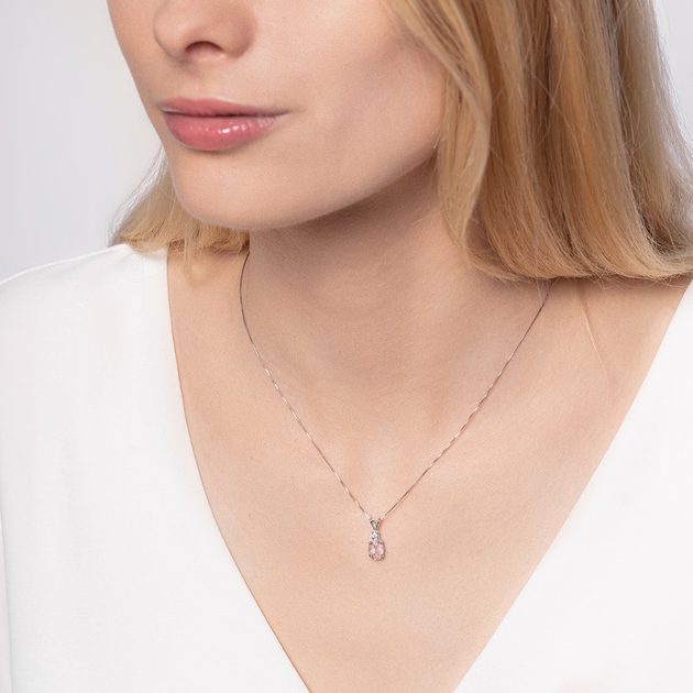 White Gold Necklace with Oval Morganit 