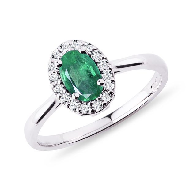 Ring with Emerald and Diamonds in White Gold | KLENOTA