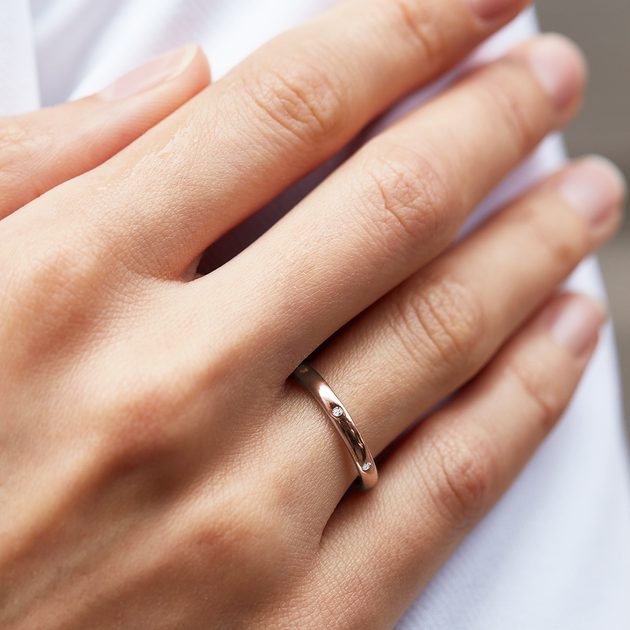 Classc Wedding Ring with Diamonds in Rose Gold | KLENOTA