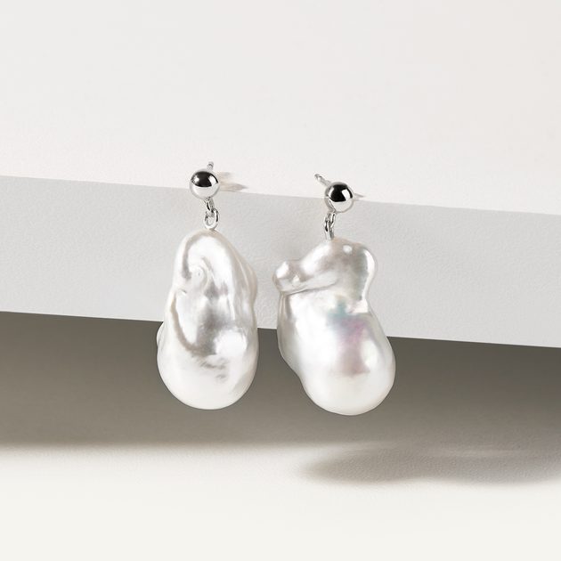 Boucles d'oreilles en or blanc avec perle baroque | KLENOTA