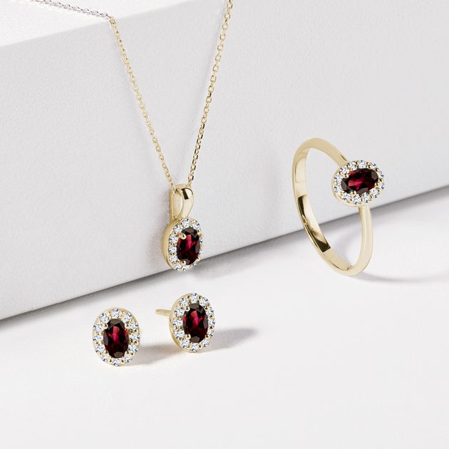 Oval Garnet and Diamond Gold Halo Ring KLENOTA