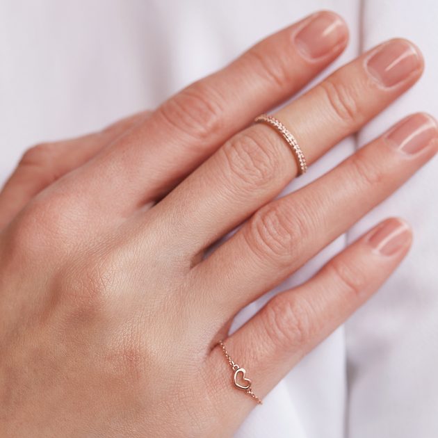 Heart-shaped pendant chain ring in rose gold