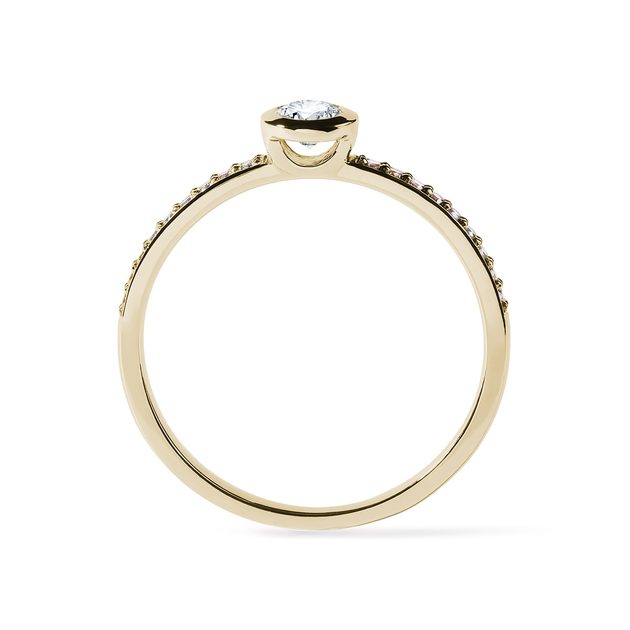 Bezel-set diamond engagement ring in yellow gold | KLENOTA