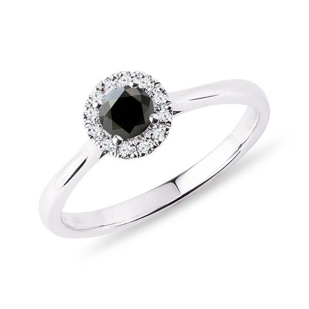 Zlatý prsten s černým a bílými diamanty | KLENOTA