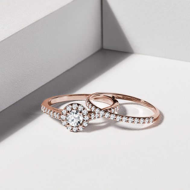 Engagement diamond ring set in 14k rose gold