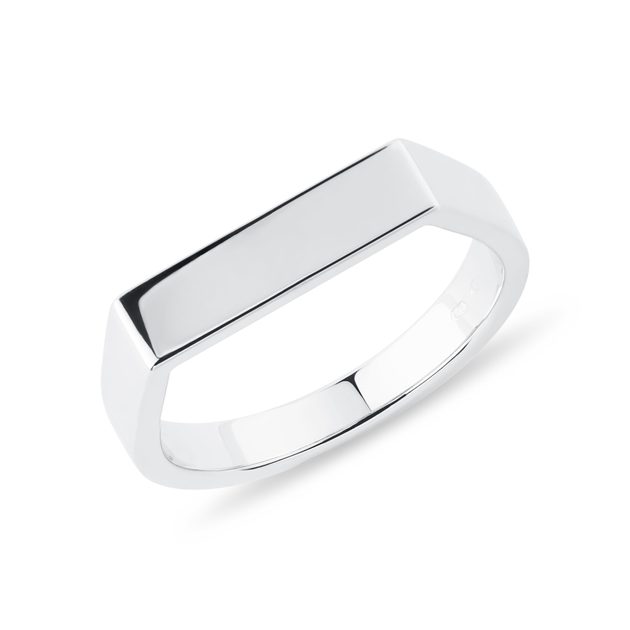 Široký prsten na malíček s rovnou ploškou v bílém zlatě | KLENOTA