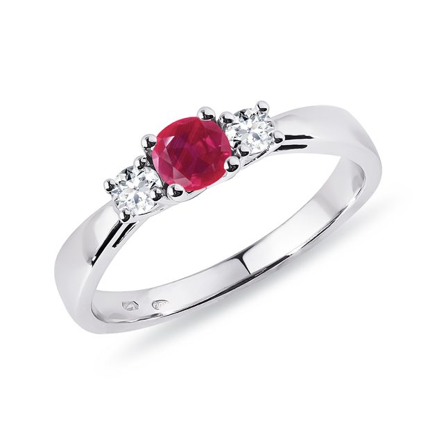 Ruby ring with diamonds in white gold | KLENOTA