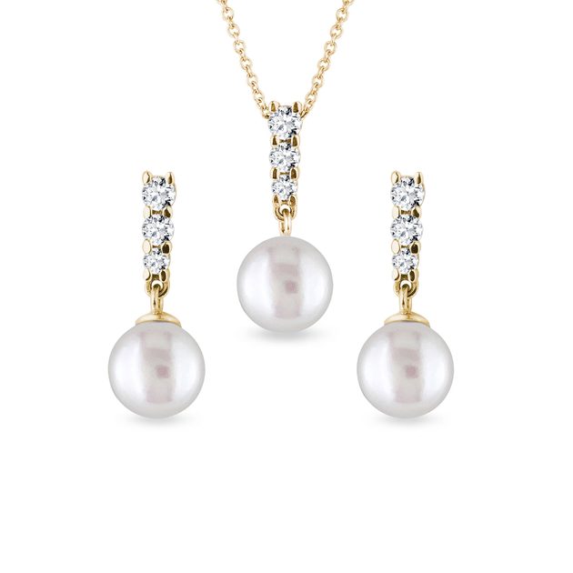 Freshwater pearl earring and necklace set in yellow gold | KLENOTA