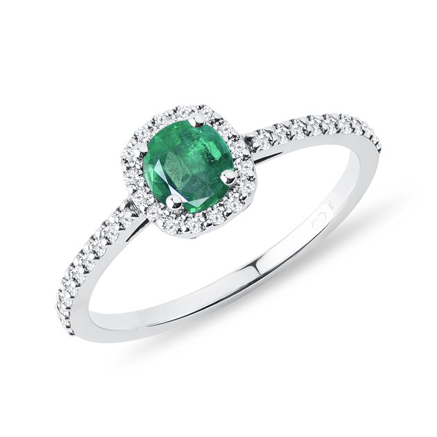 Smaragdový zásnubný prsteň z bieleho zlata | KLENOTA