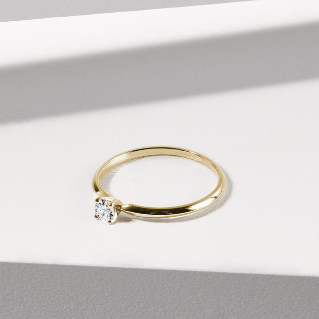 Zásnubní prsten s diamantem ve žlutém zlatě | KLENOTA