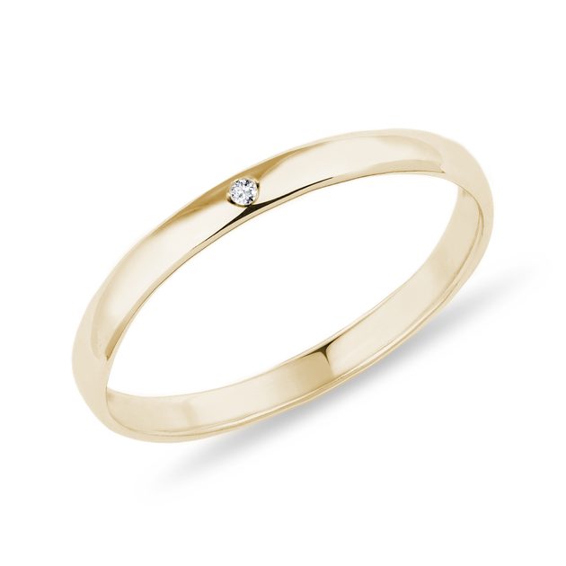 Minimalist diamond ring in yellow gold | KLENOTA