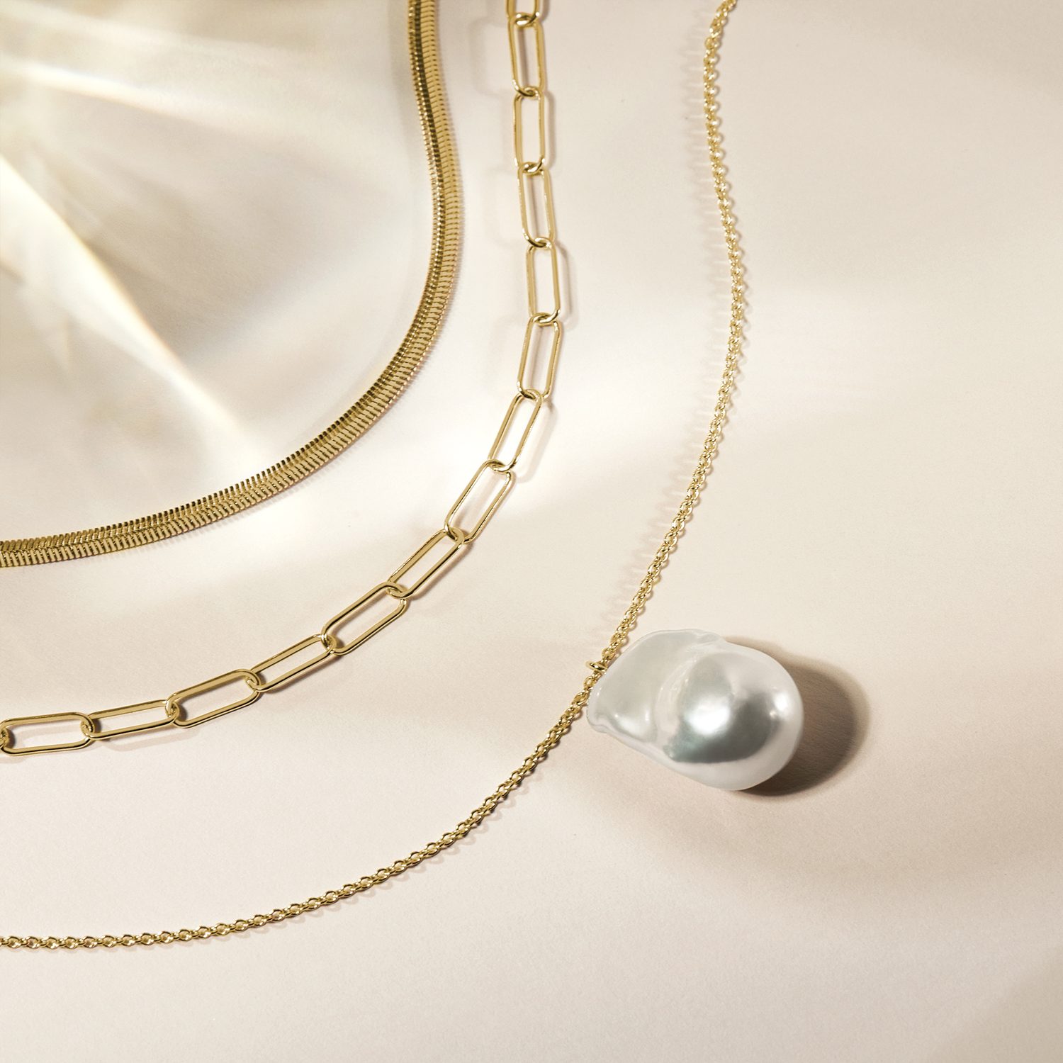 Náhrdelníky s diamantovým andílkem a polárkou KLENOTA