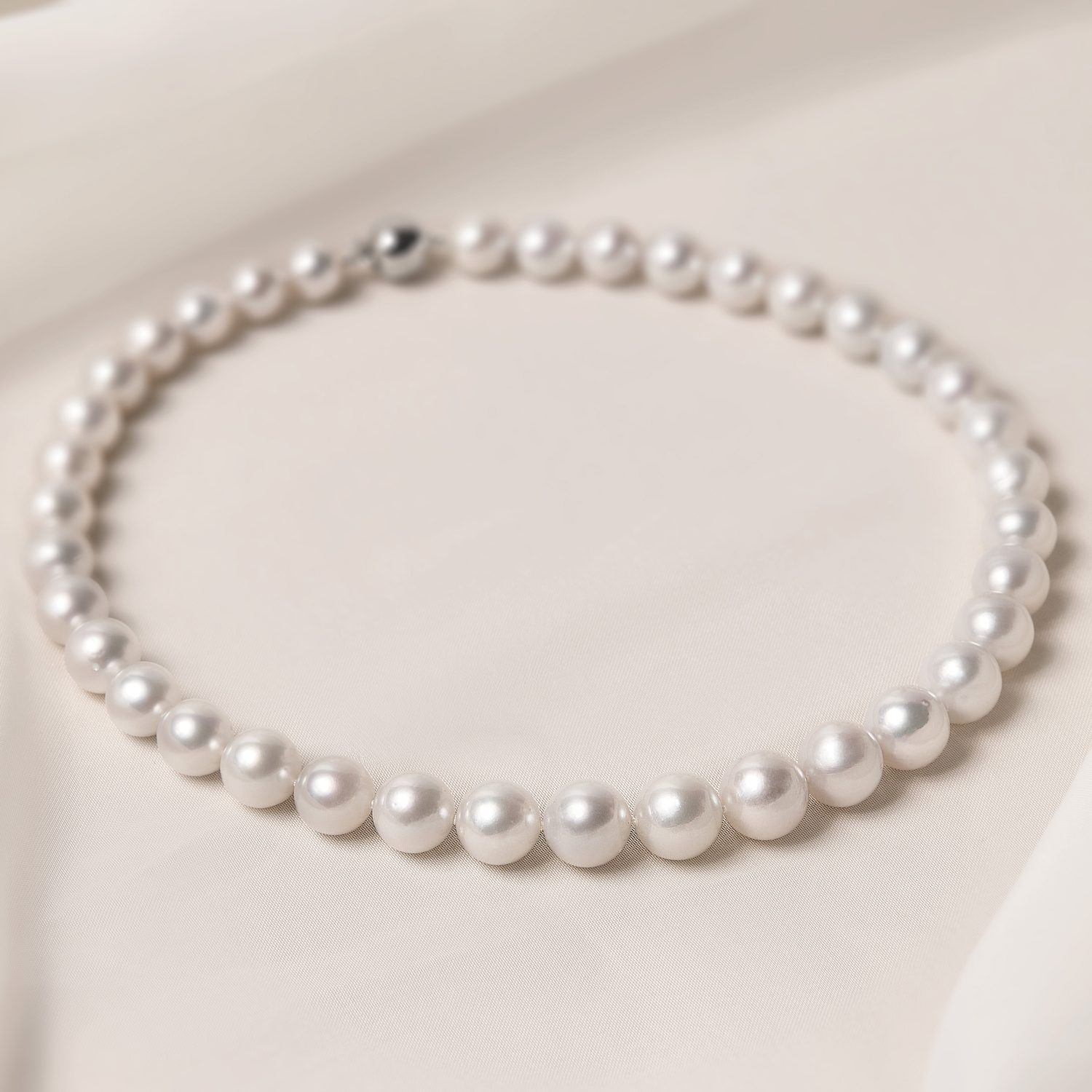 Náhrdelníky s diamantovým andílkem a polárkou KLENOTA