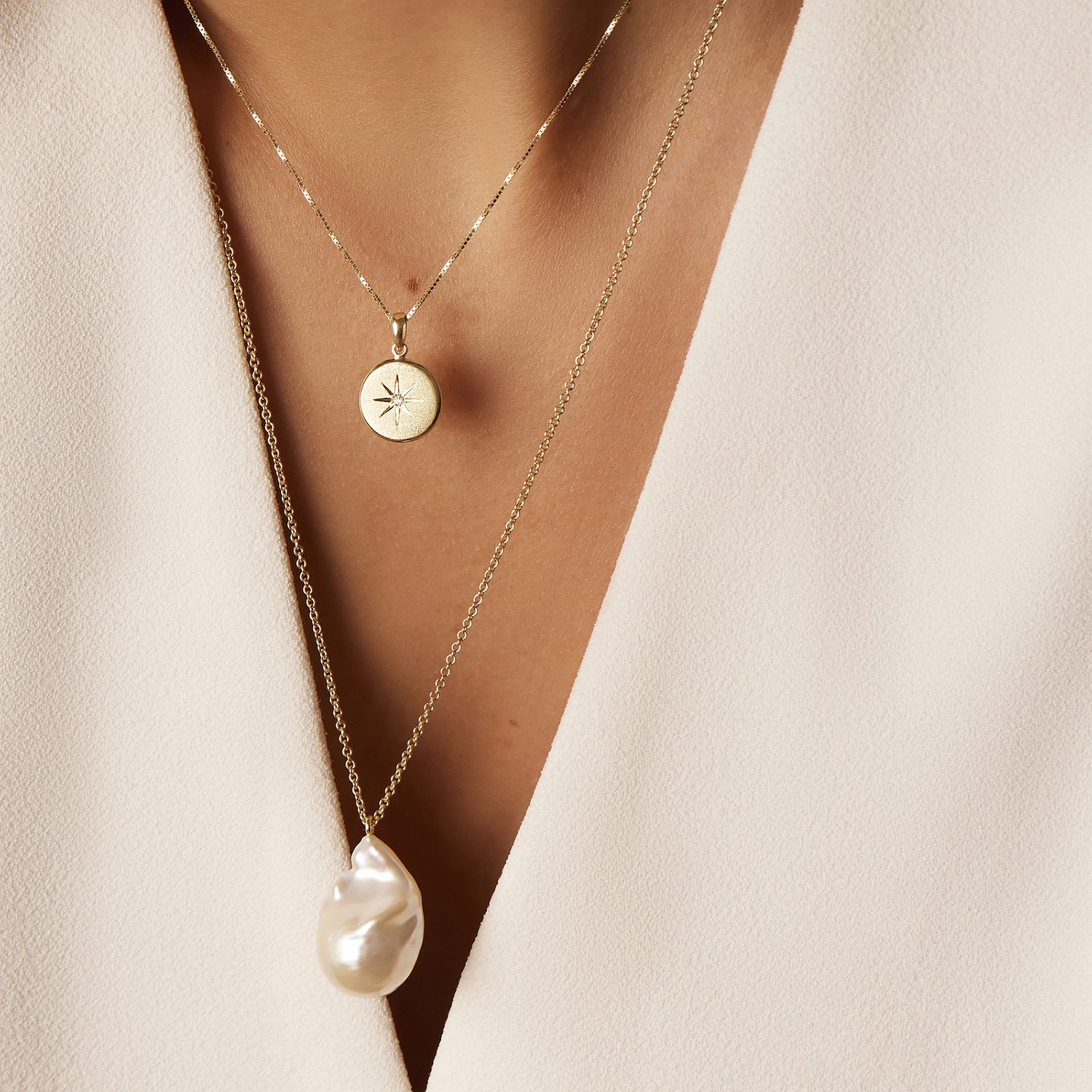 Gold necklaces - KLENOTA