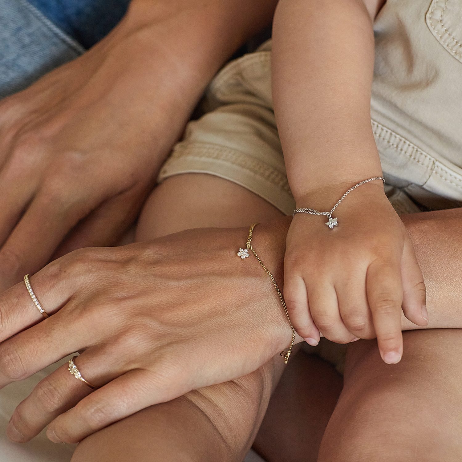 gold bracelets with flowers for mother and daughter KLENOTA