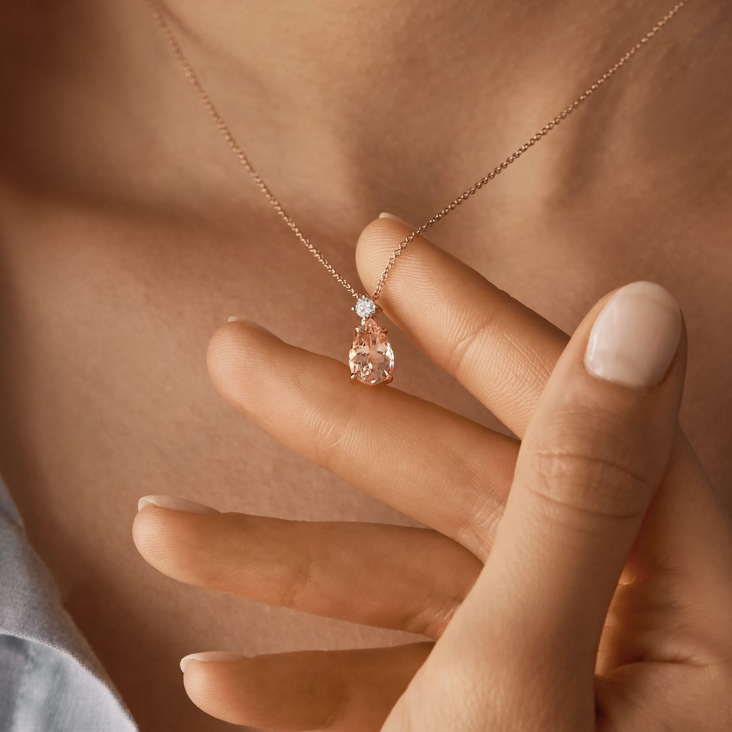 Halskette aus Rotgold mit Morganit und Diamanten - KLENOTA