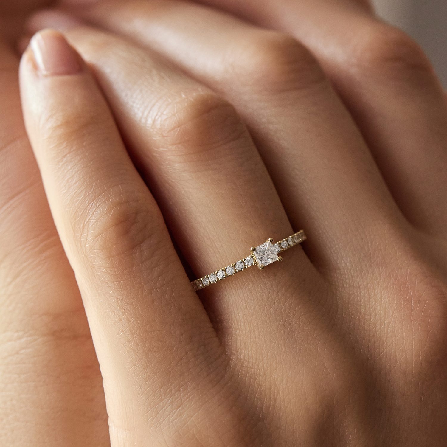 diamond ring with morganite in rose gold - KLENOTA