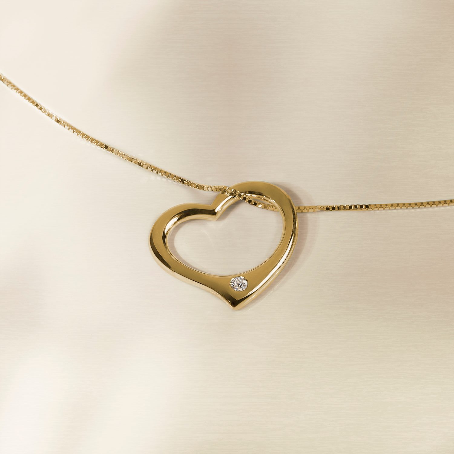 Náhrdelníky s diamantovým andílkem a polárkou KLENOTA