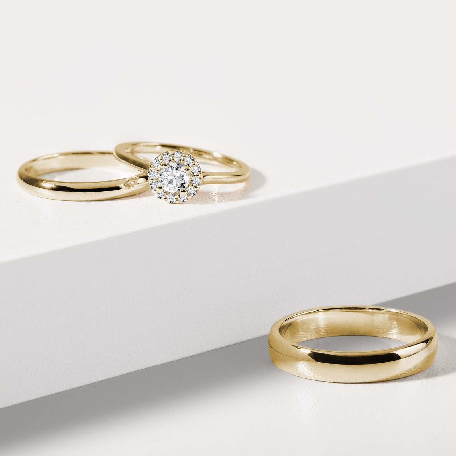 Classic Wedding Ring Set in Yellow Gold | KLENOTA Classic Wedding Ring Set in Yellow Gold | KLENOTA