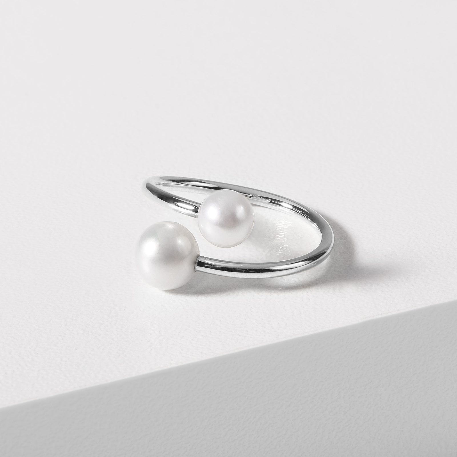 Pearl Spiral Ring in White Gold | KLENOTA
