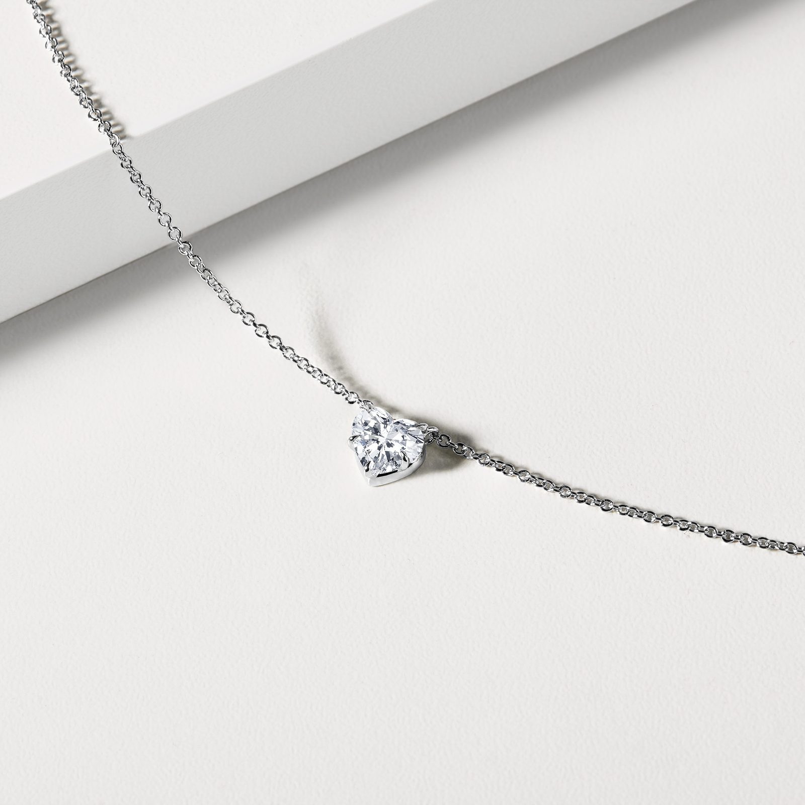 Collier Cœur En Or Blanc 18K Pavé De Diamants 1.00 CT (Couleur F, Pureté VS1) - 45 Cm