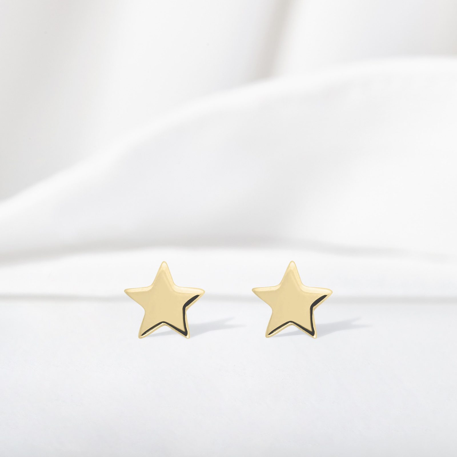 Star Shaped Earrings in Gold | KLENOTA