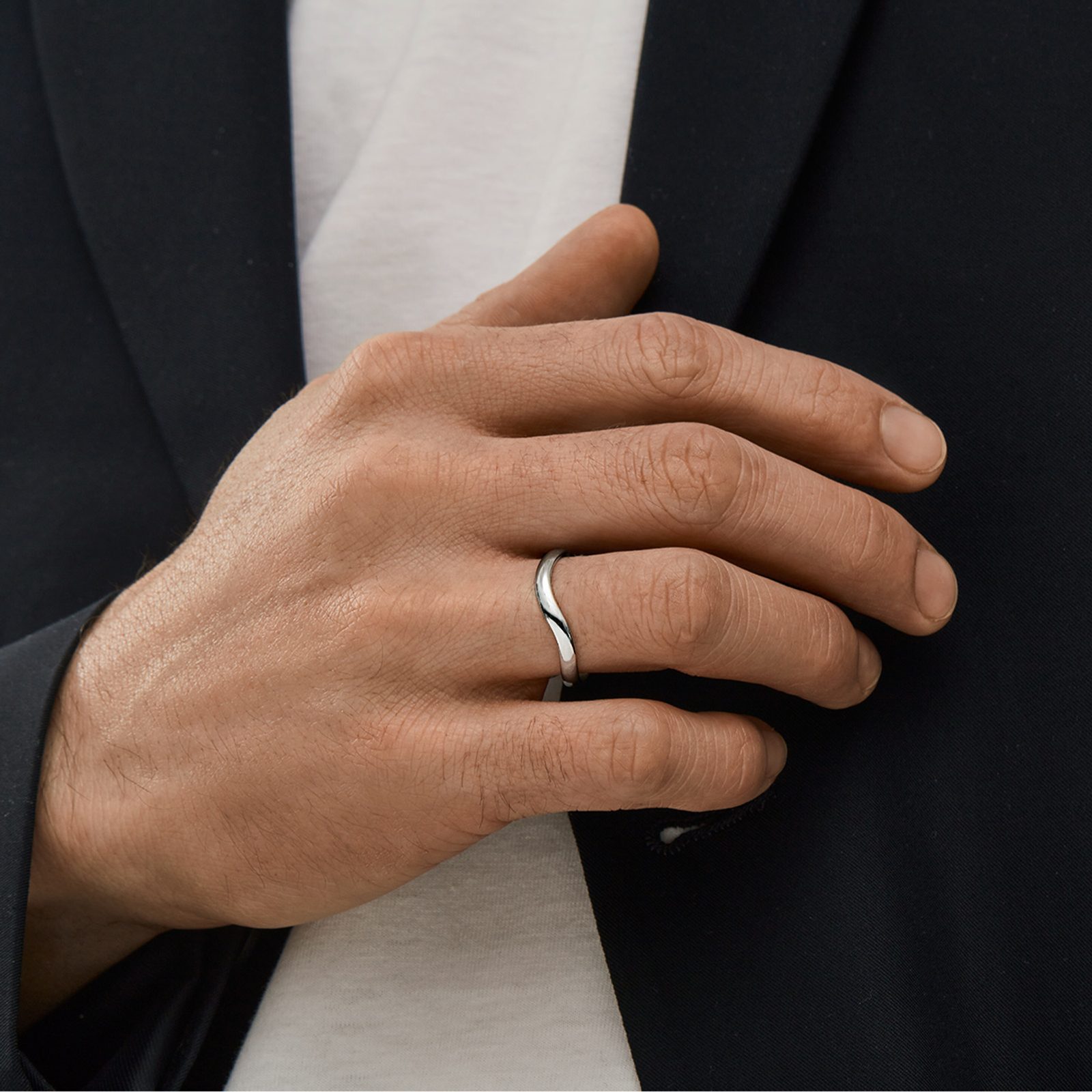 Men's Wave Ring in White Gold | KLENOTA