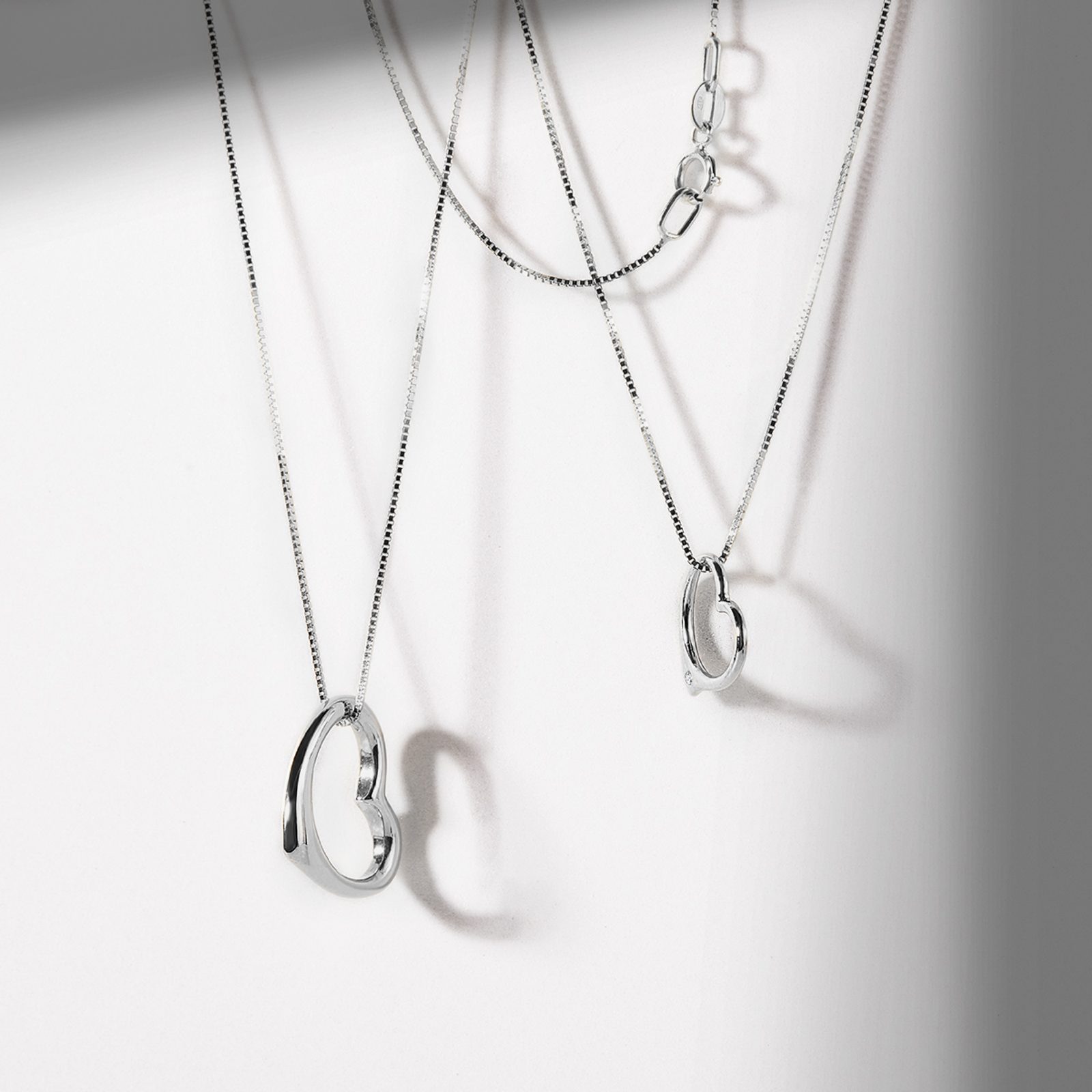 chigo 高山都コラボ Shiny Heart Pendant Shiny Heart Pendant in 14k White Gold | KLENOTA