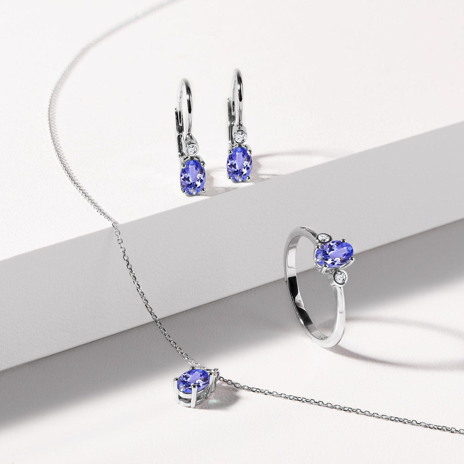 K18 tanzanite pendant (necklace)