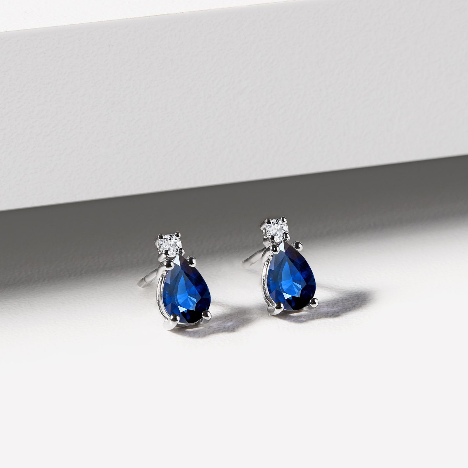 Boucles D'oreilles Dolly-Bijoux Plaqué Or - Saphir Bleu CZ Avec Diamant CZ, Neuf Avec étiquettes