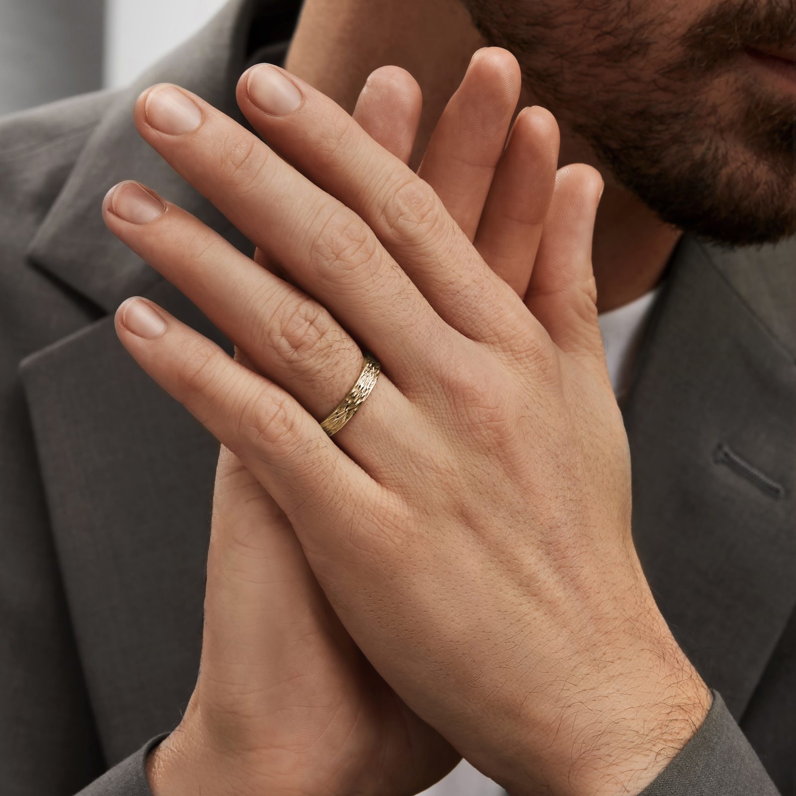 Men s Engraved Wedding Ring in Yellow Gold KLENOTA